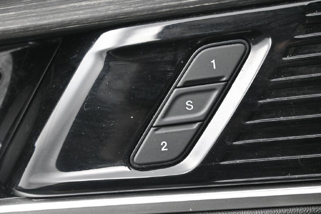 Used 2024 Jeep Wagoneer L Series II RWD image 18