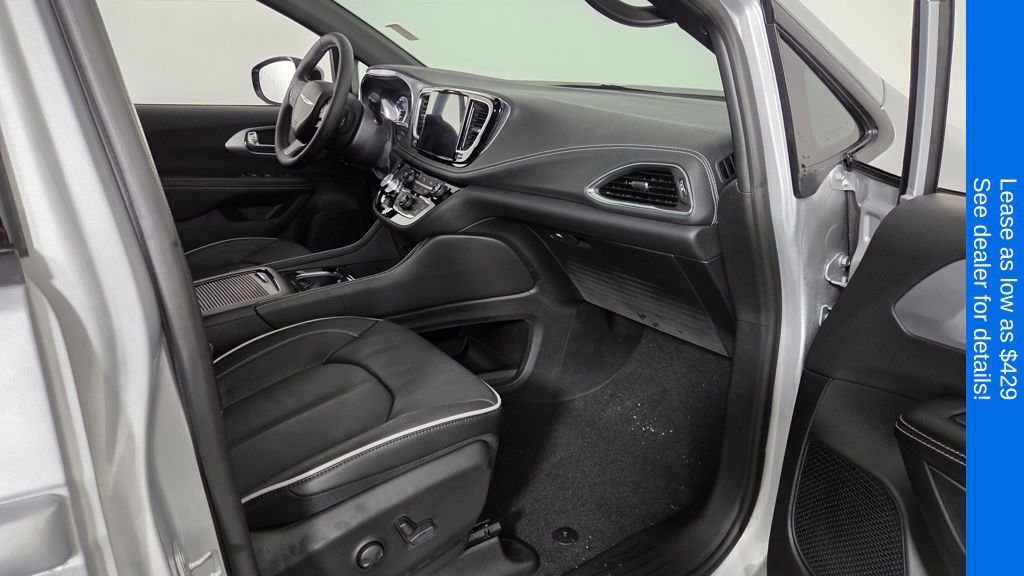 New 2026 Chrysler Pacifica Limited FWD image 35