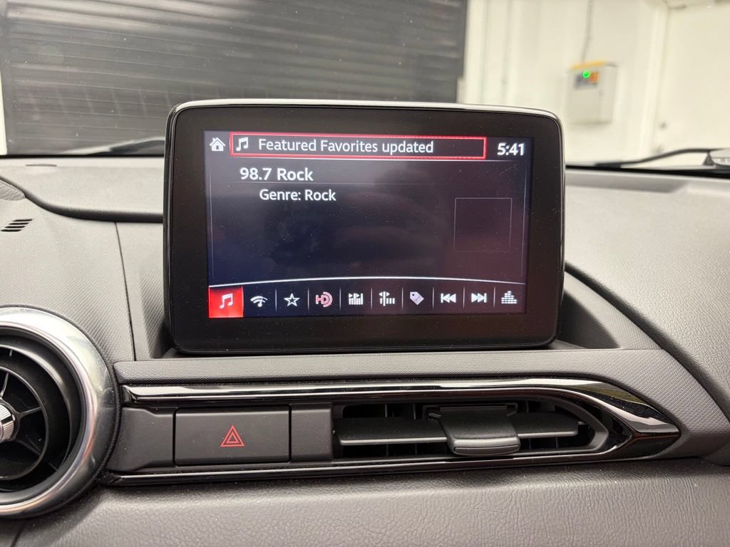Used 2022 MAZDA MX-5 Miata RF Grand Touring RWD image 9