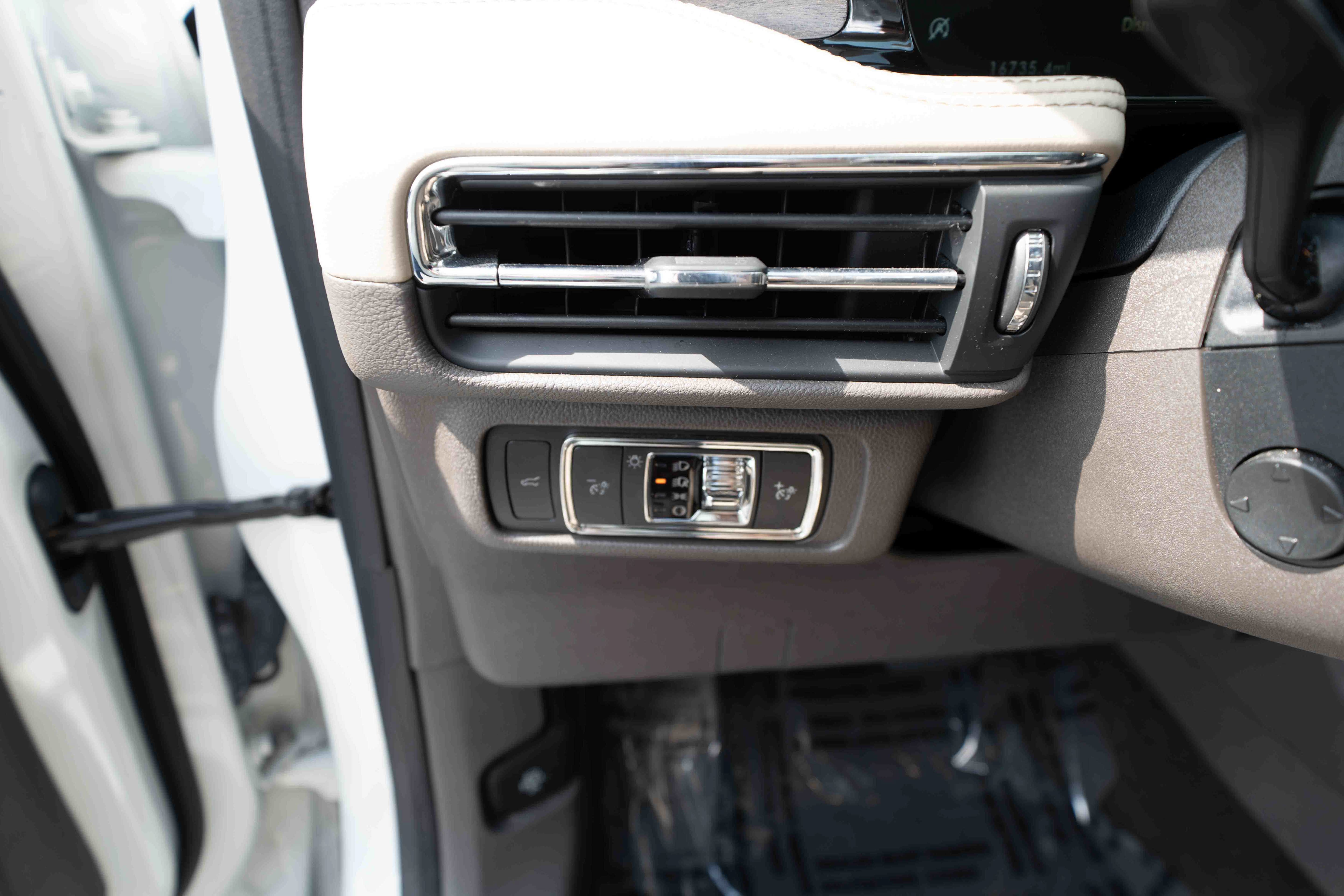 Used 2022 Lincoln Corsair Reserve w/ Equipment Group 201A AWD/4WD image 11