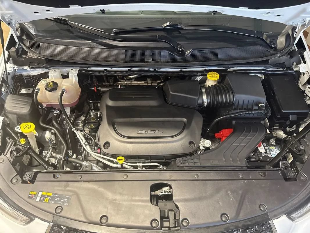 Used 2023 Chrysler Pacifica Touring-L FWD image 82