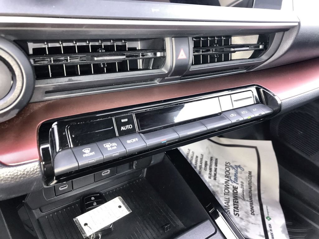 Used 2024 Toyota Prius Prime XSE Premium image 19