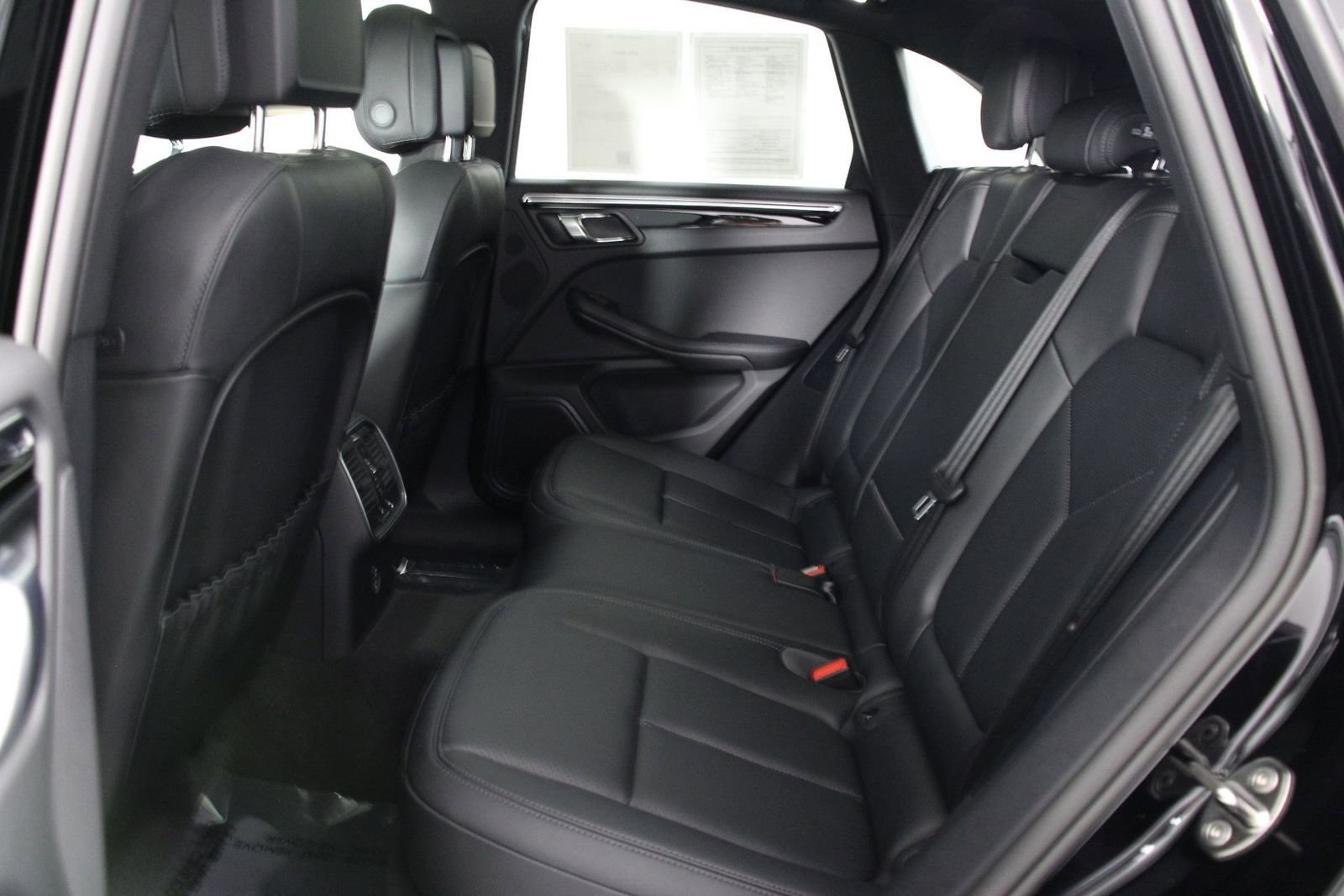 Certified 2025 Porsche Macan image 33