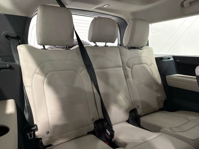 Used 2024 Land Rover Defender 130 S image 83