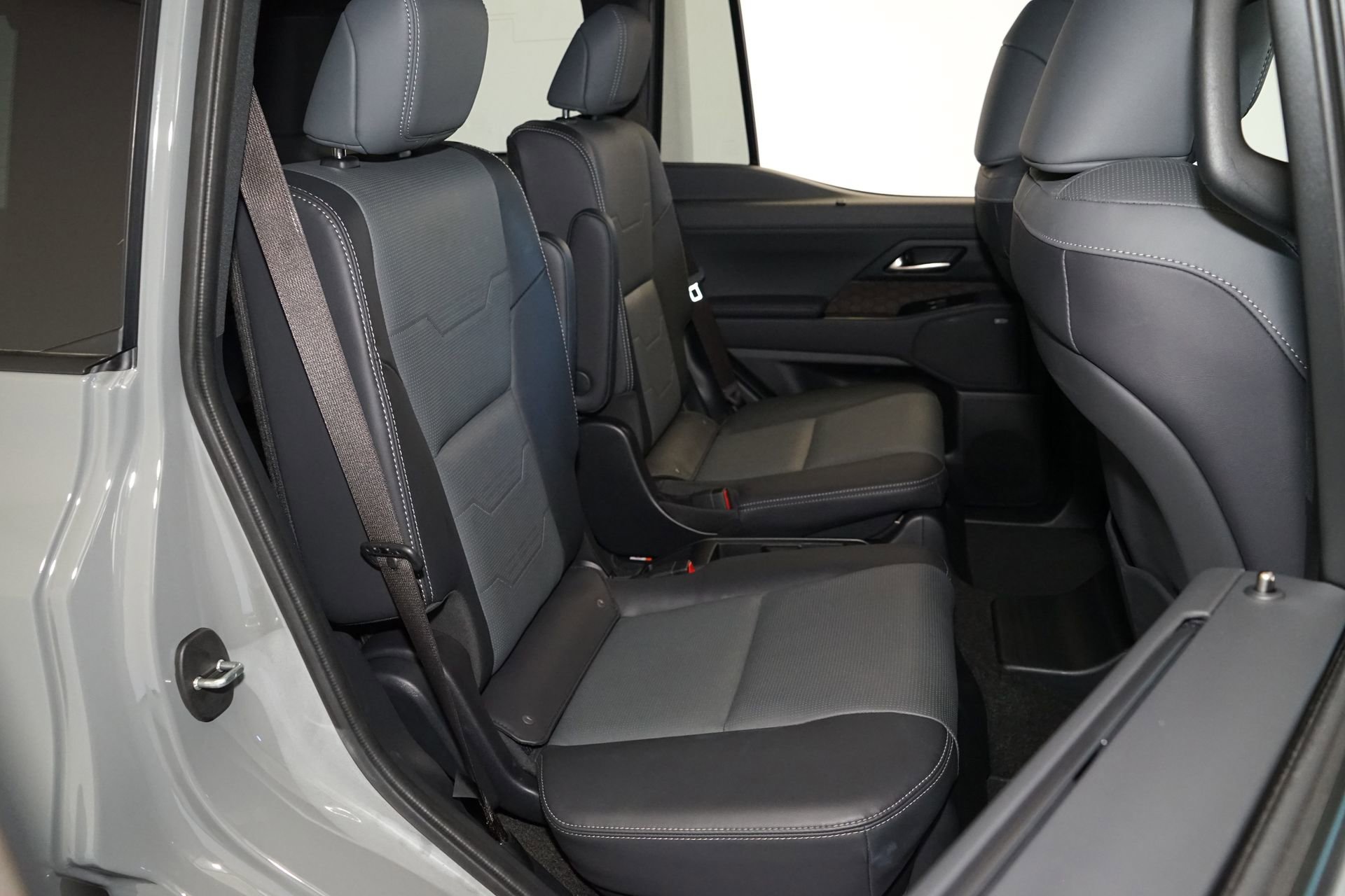 Used 2025 Lexus GX 550 w/ Cold Area Package image 22