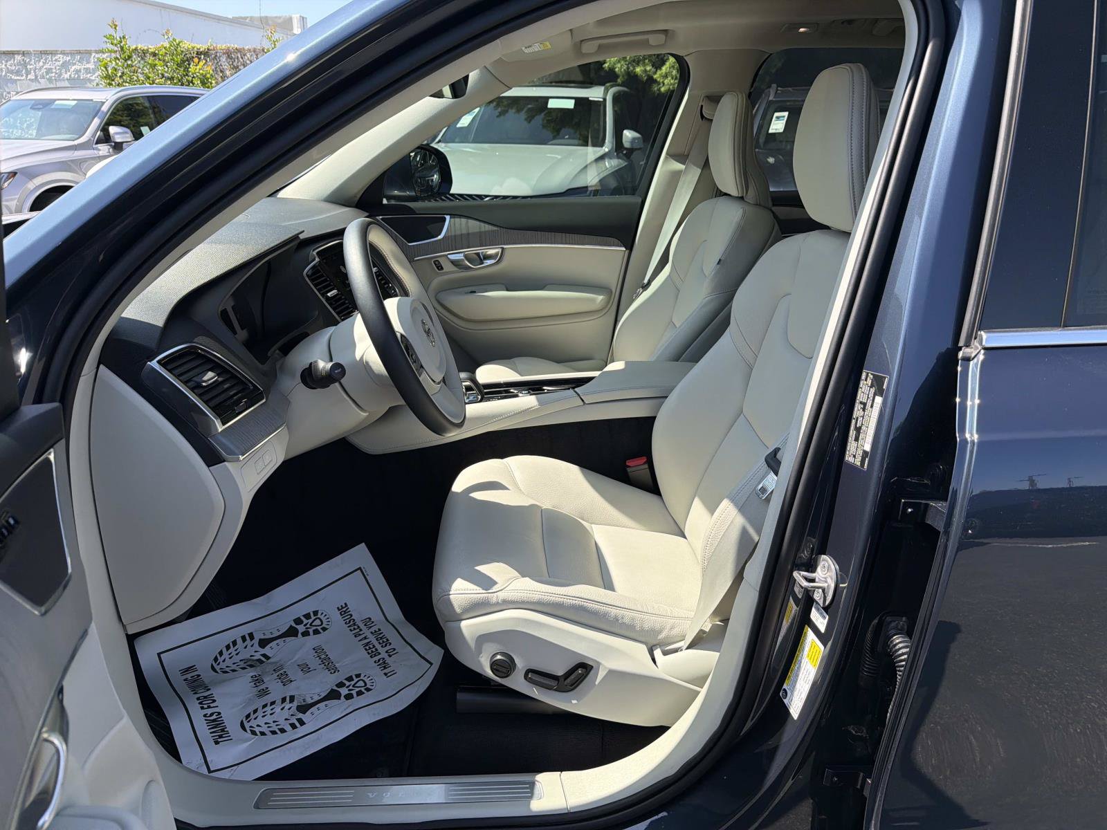 Certified 2025 Volvo XC90 T8 Plus w/ Protection Package Premier AWD/4WD image 17