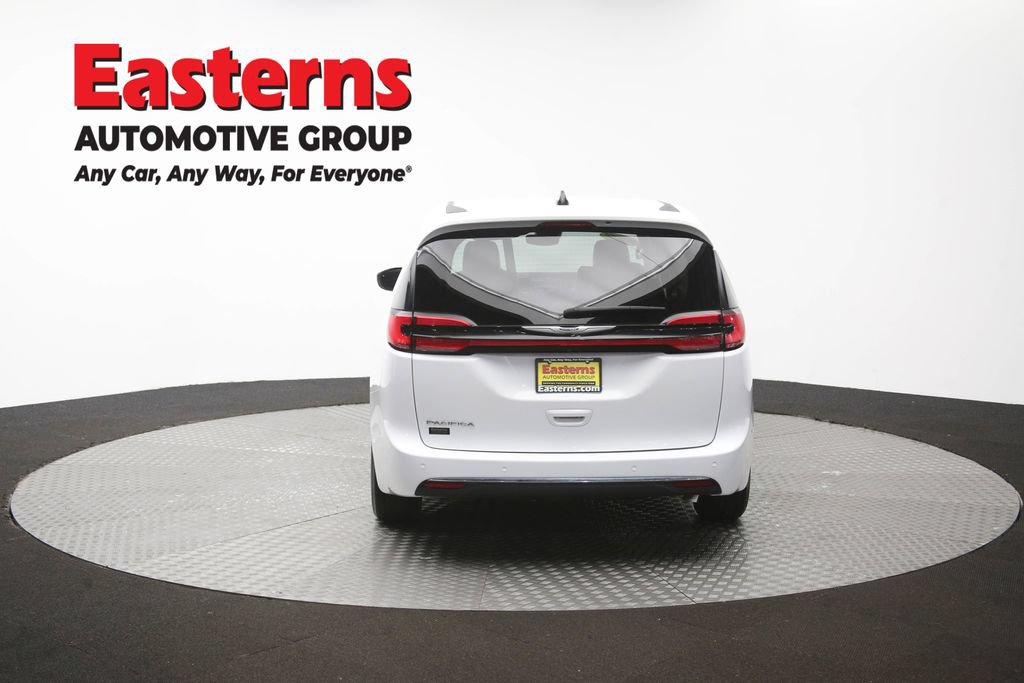Used 2023 Chrysler Pacifica Touring-L FWD image 38