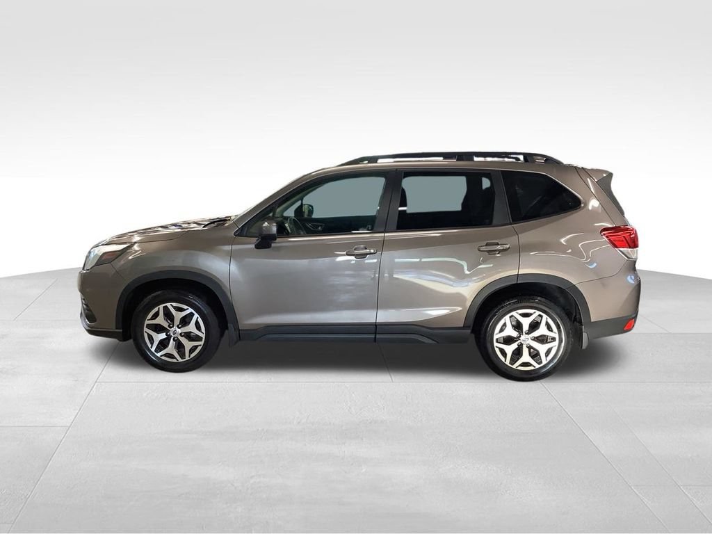 Used 2023 Subaru Forester Premium AWD/4WD image 9