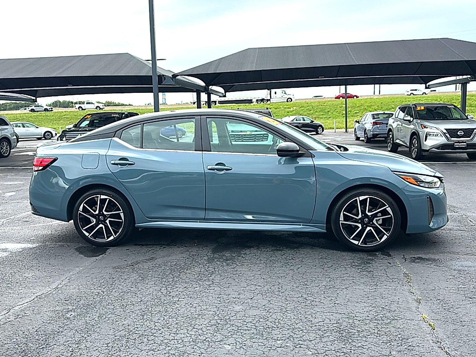 Used 2025 Nissan Sentra SR FWD image 9