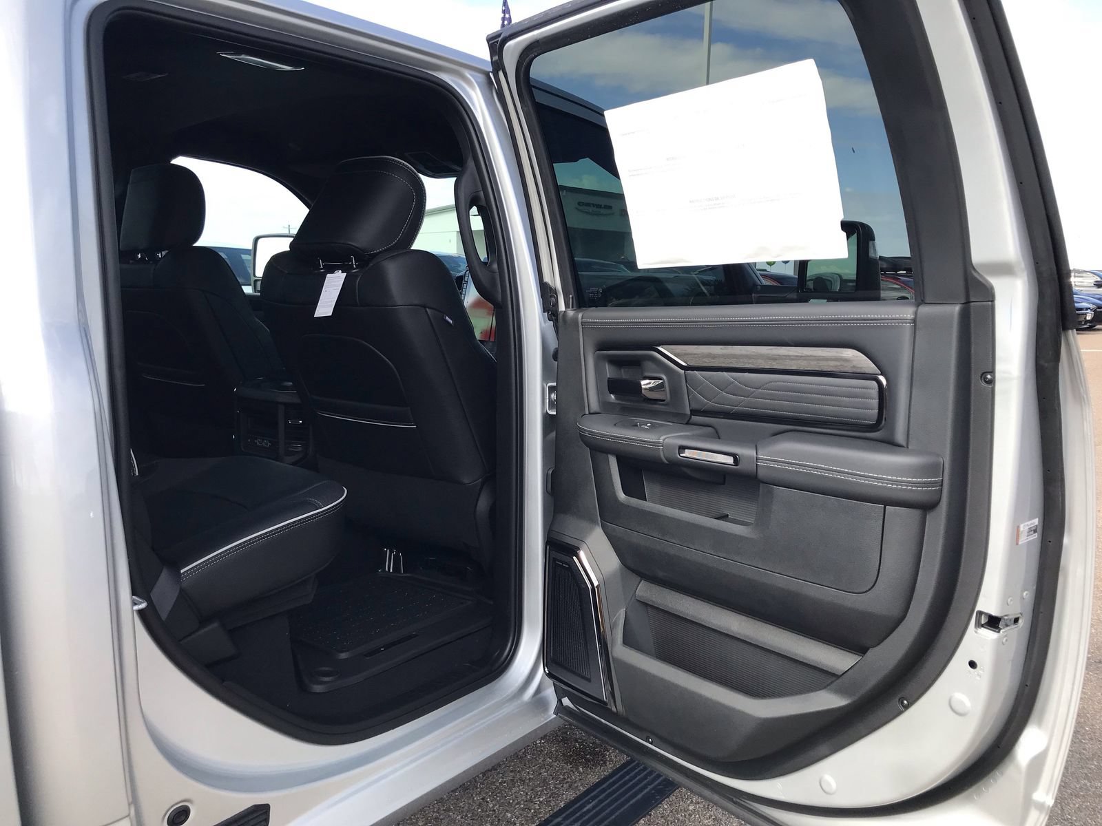 New 2026 RAM 3500 Limited AWD/4WD image 17