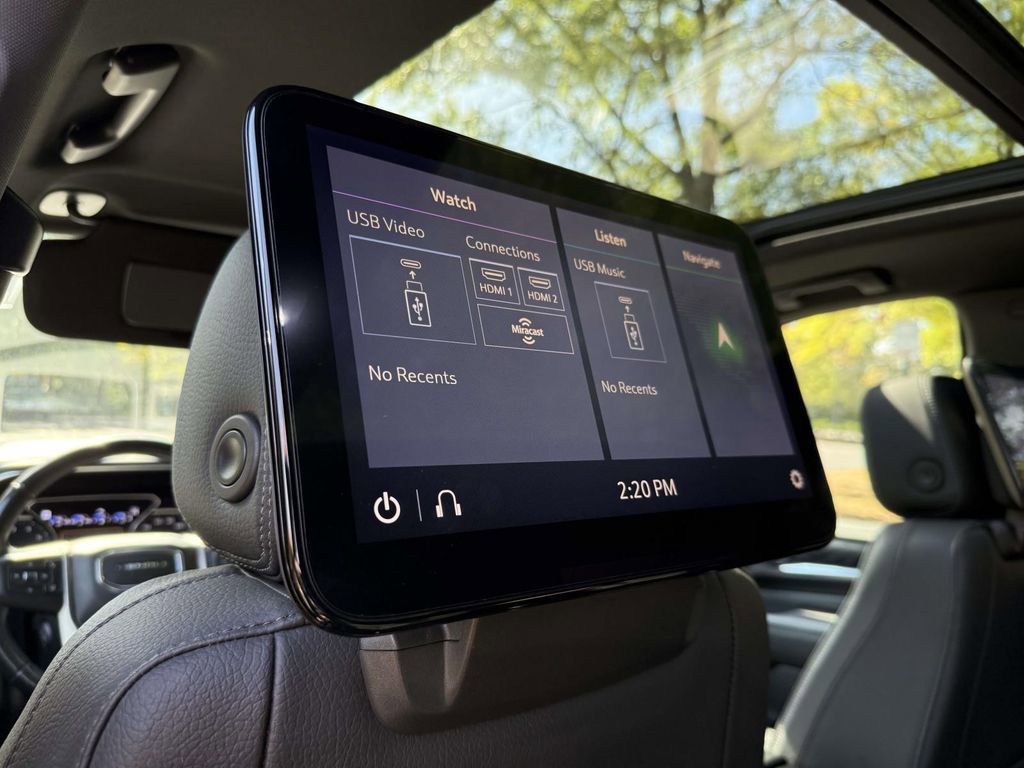 Used 2021 GMC Yukon Denali w/ Denali Premium Package image 18