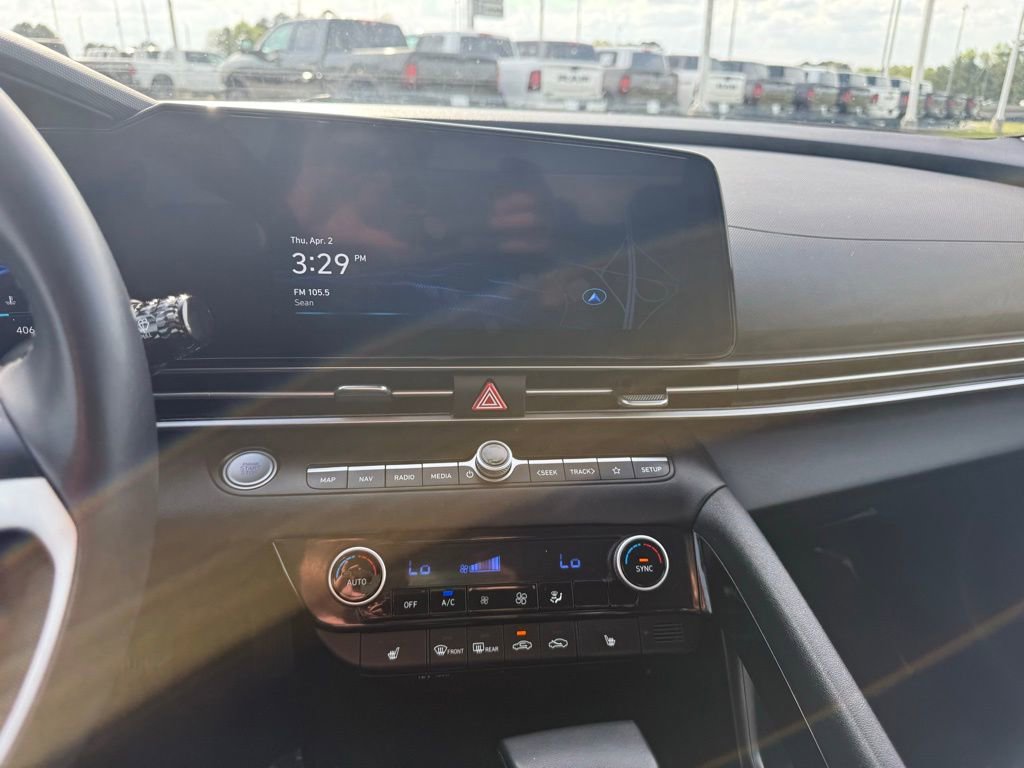 Used 2024 Hyundai Elantra Limited image 17