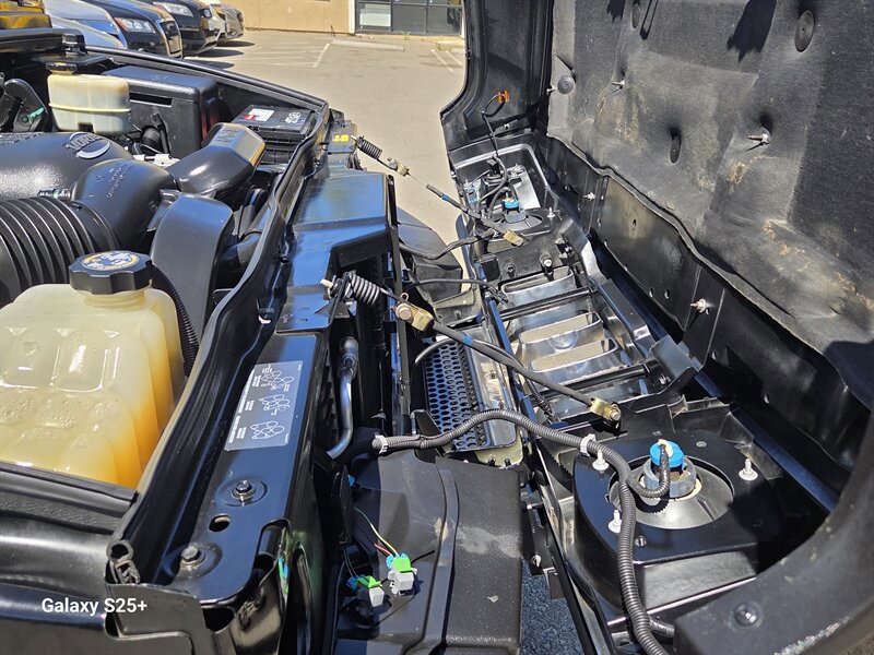 Used 2004 HUMMER H2 w/ Preferred Equipment Group AWD/4WD image 45