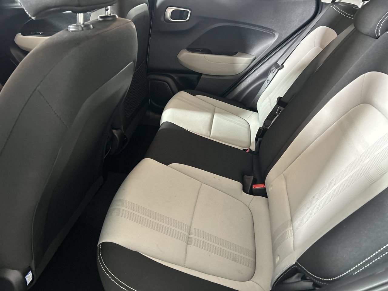 Used 2025 Hyundai Venue SEL FWD image 25