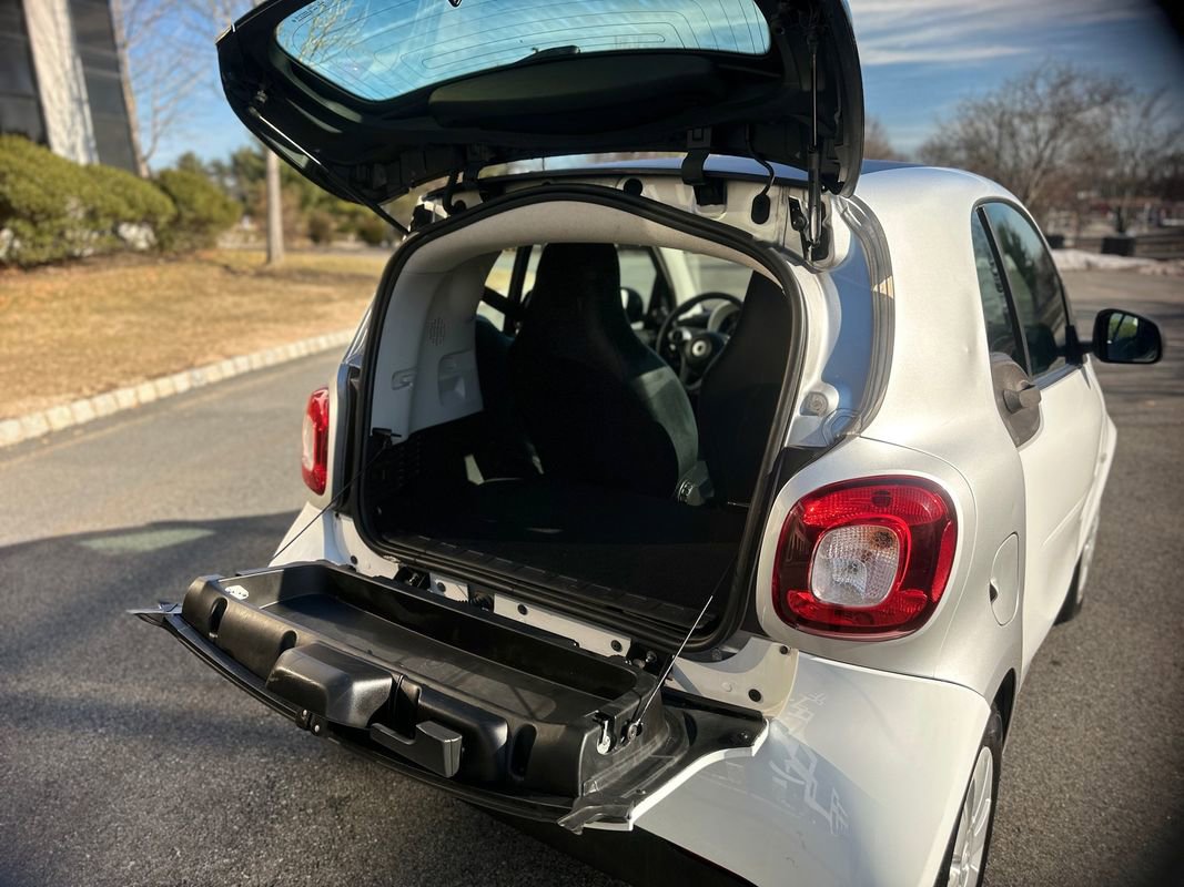 Used 2016 smart fortwo pure image 23