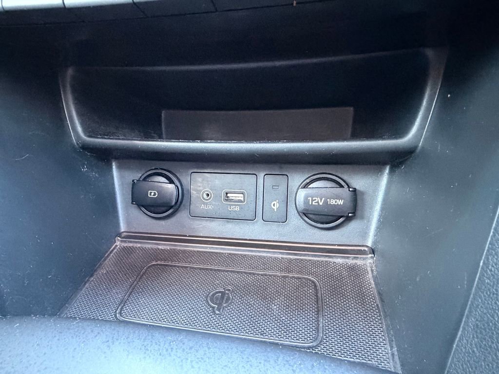 Used 2021 Hyundai Kona Limited image 26