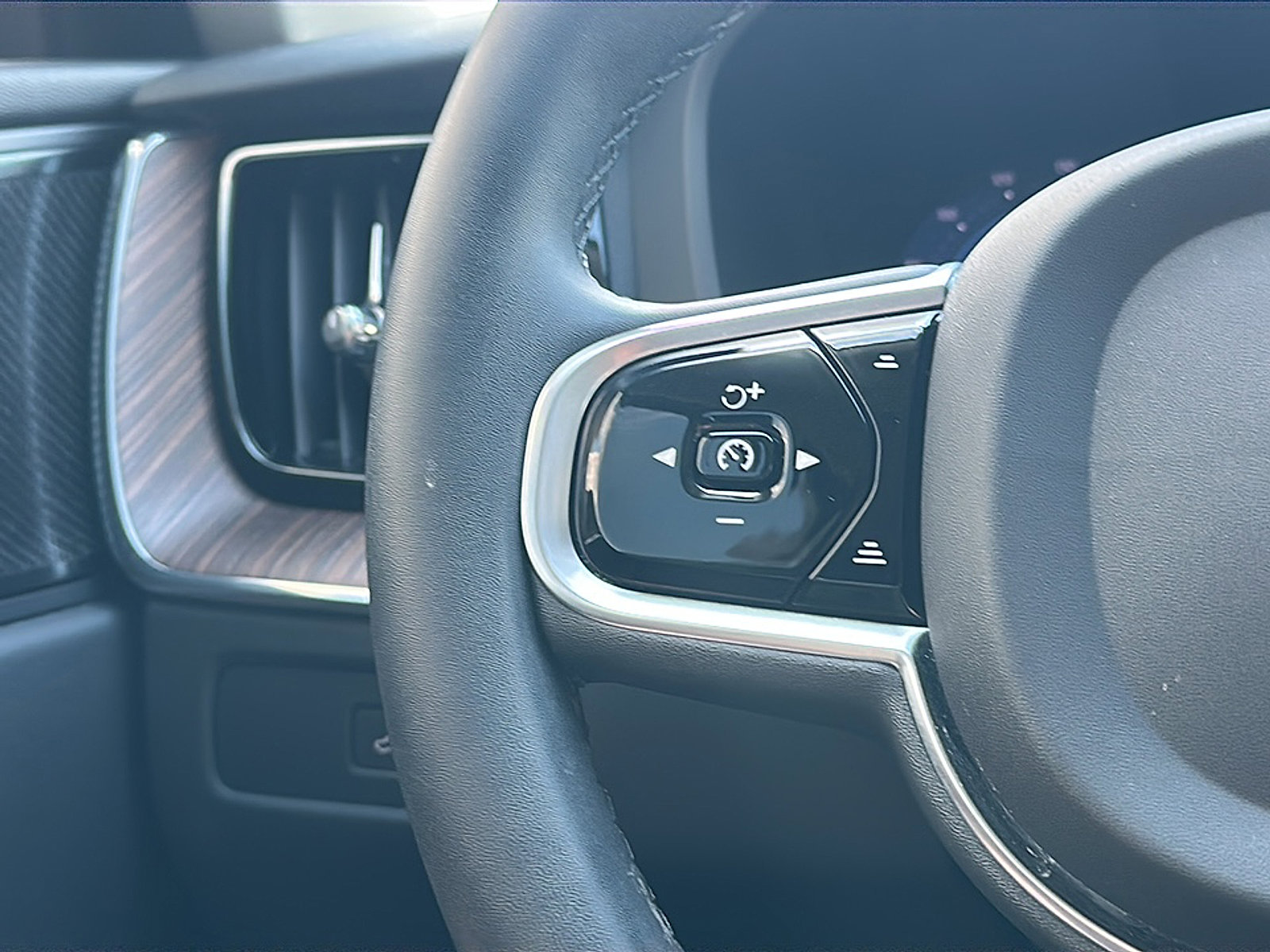 Used 2023 Volvo XC60 B5 Plus w/ Climate Package image 29