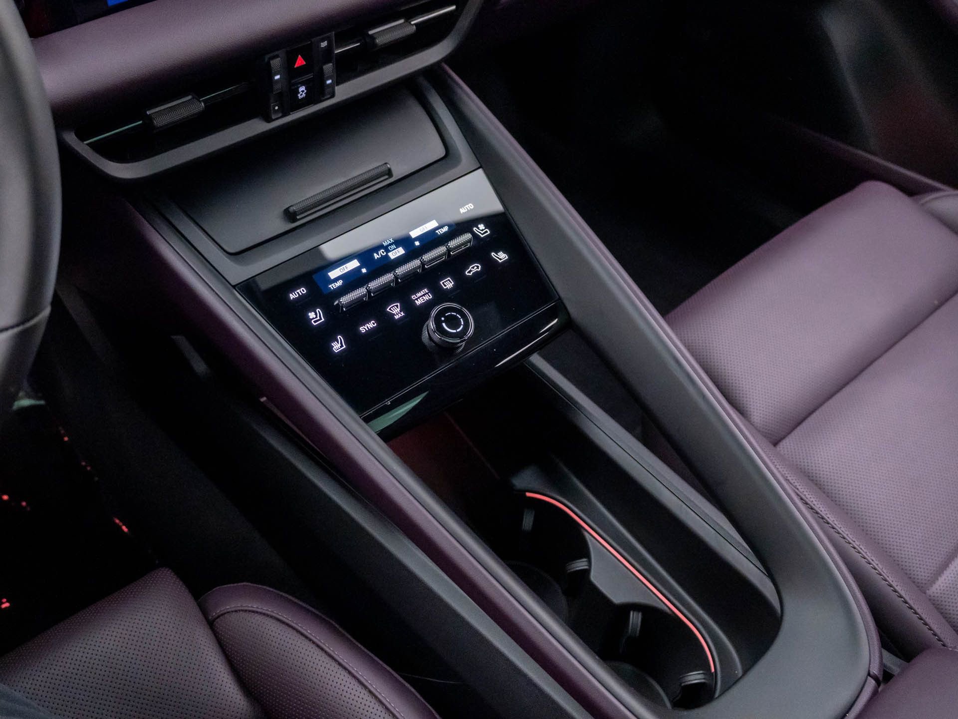 Certified 2025 Porsche Macan 4 Electric AWD/4WD image 13