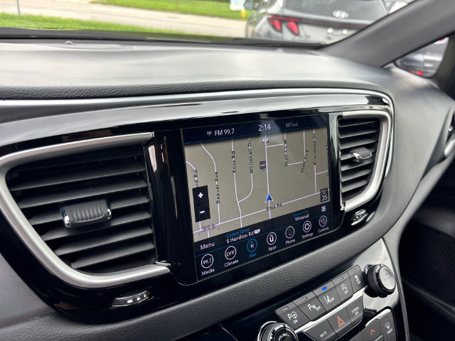 Used 2020 Chrysler Pacifica Touring-L Plus FWD image 22