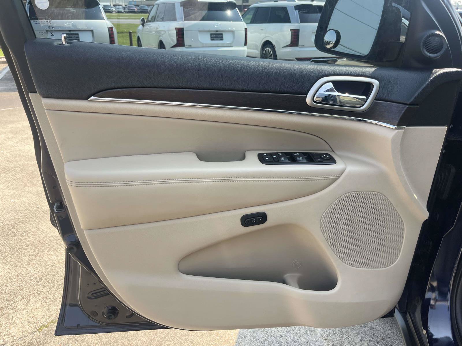 Used 2017 Jeep Grand Cherokee Limited AWD/4WD image 13