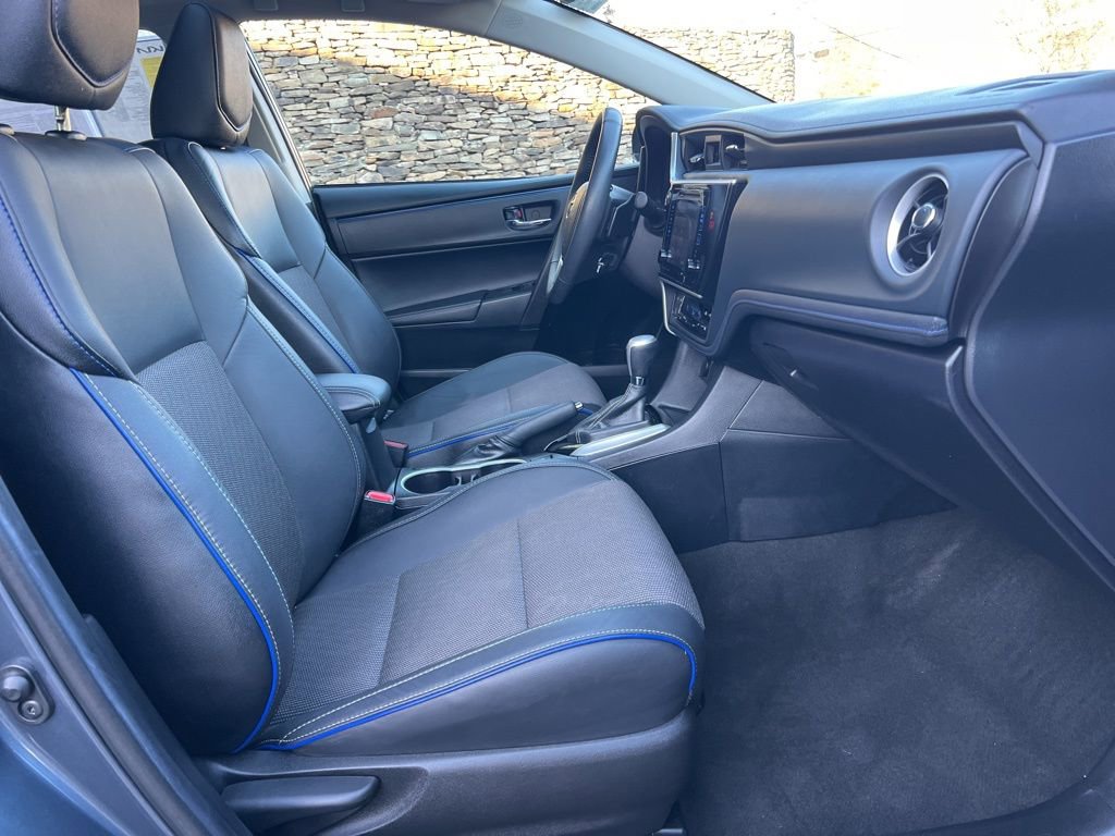Used 2018 Toyota Corolla SE w/ SE Premium Package image 28