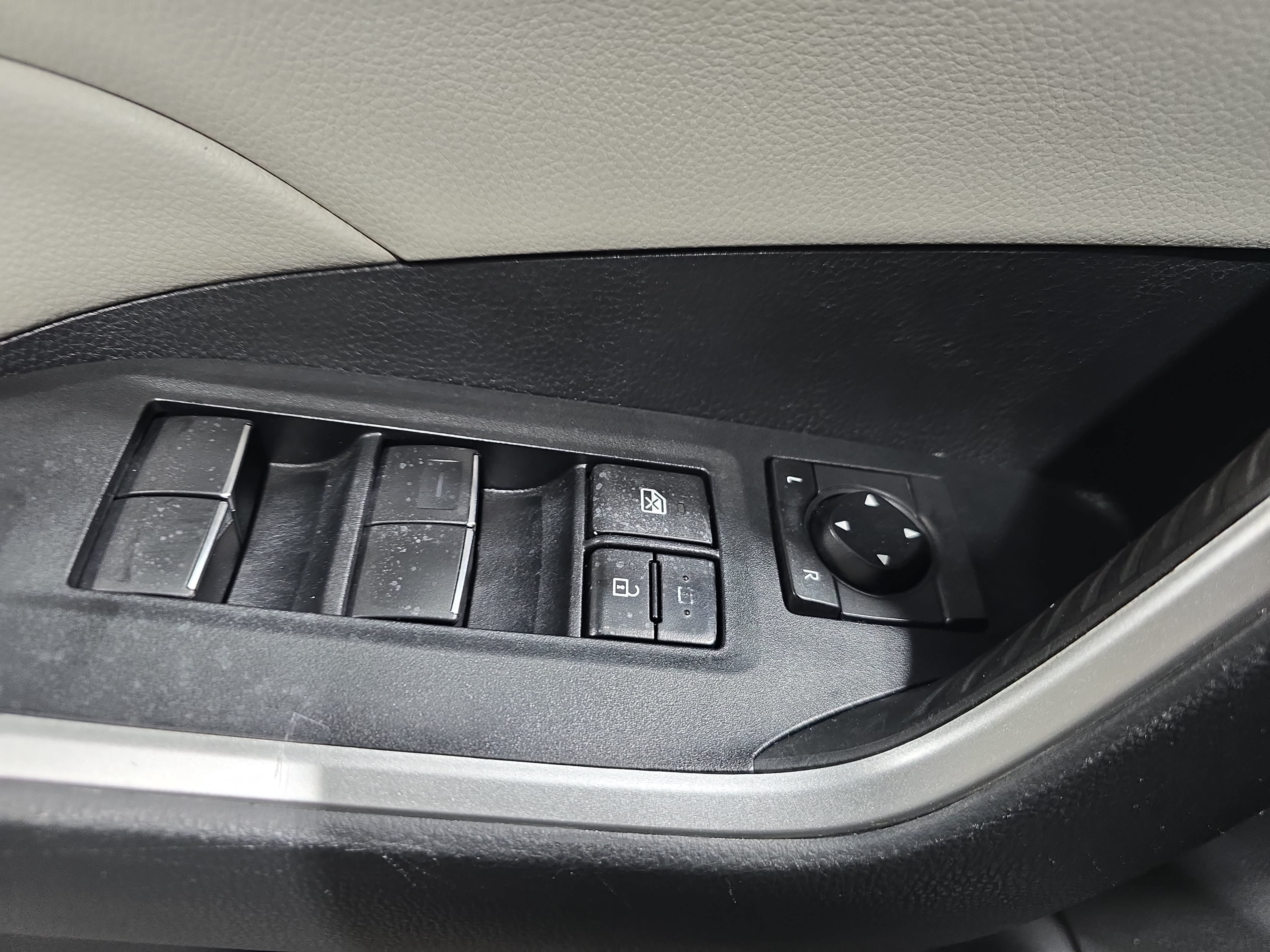Used 2021 Toyota RAV4 XLE Premium FWD image 26