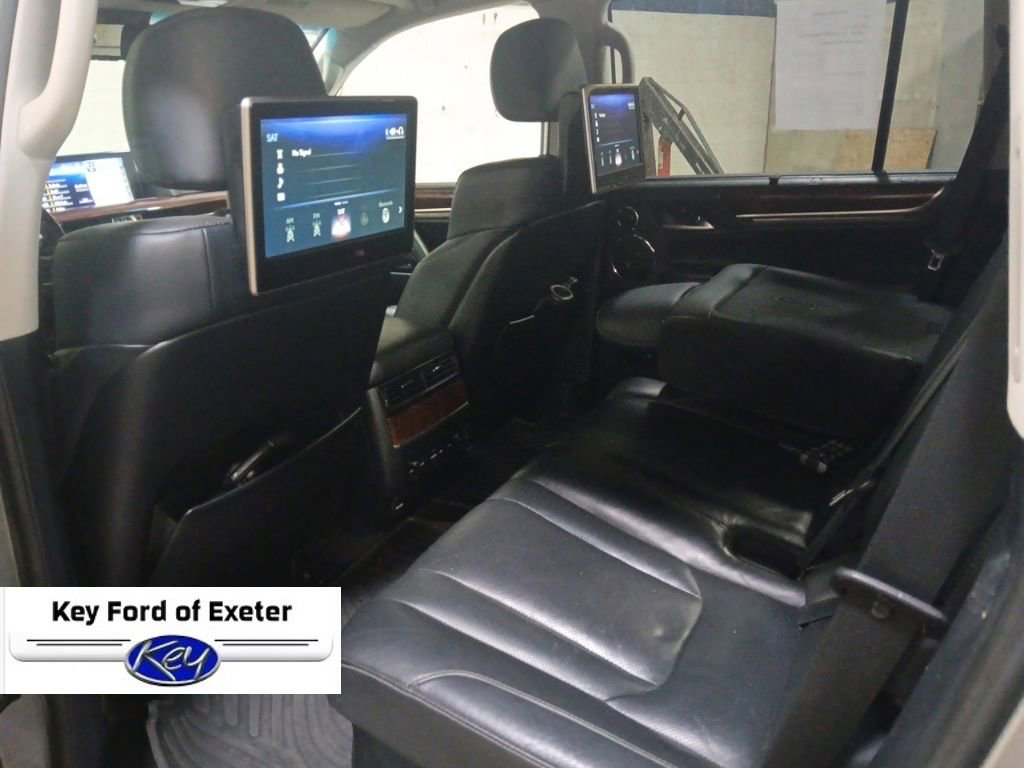 Used 2020 Lexus LX 570 4WD w/ Luxury Package image 17