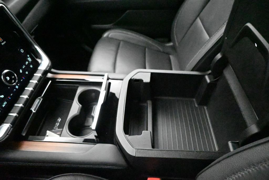 Used 2025 GMC Yukon XL Denali AWD/4WD image 16