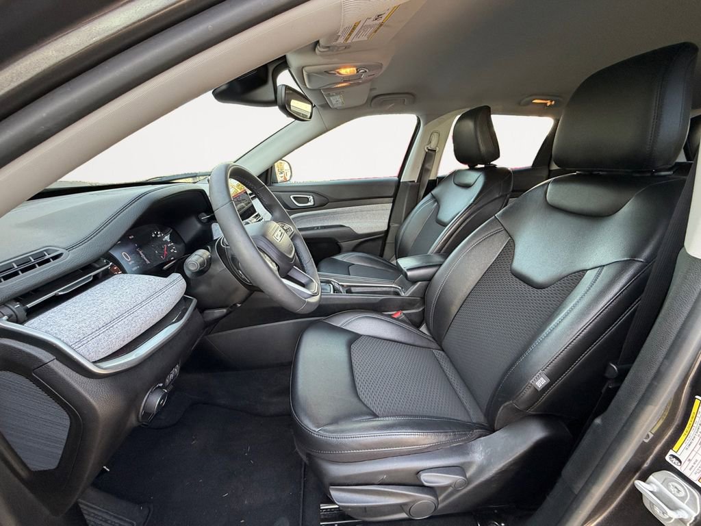 Used 2022 Jeep Compass Latitude image 10