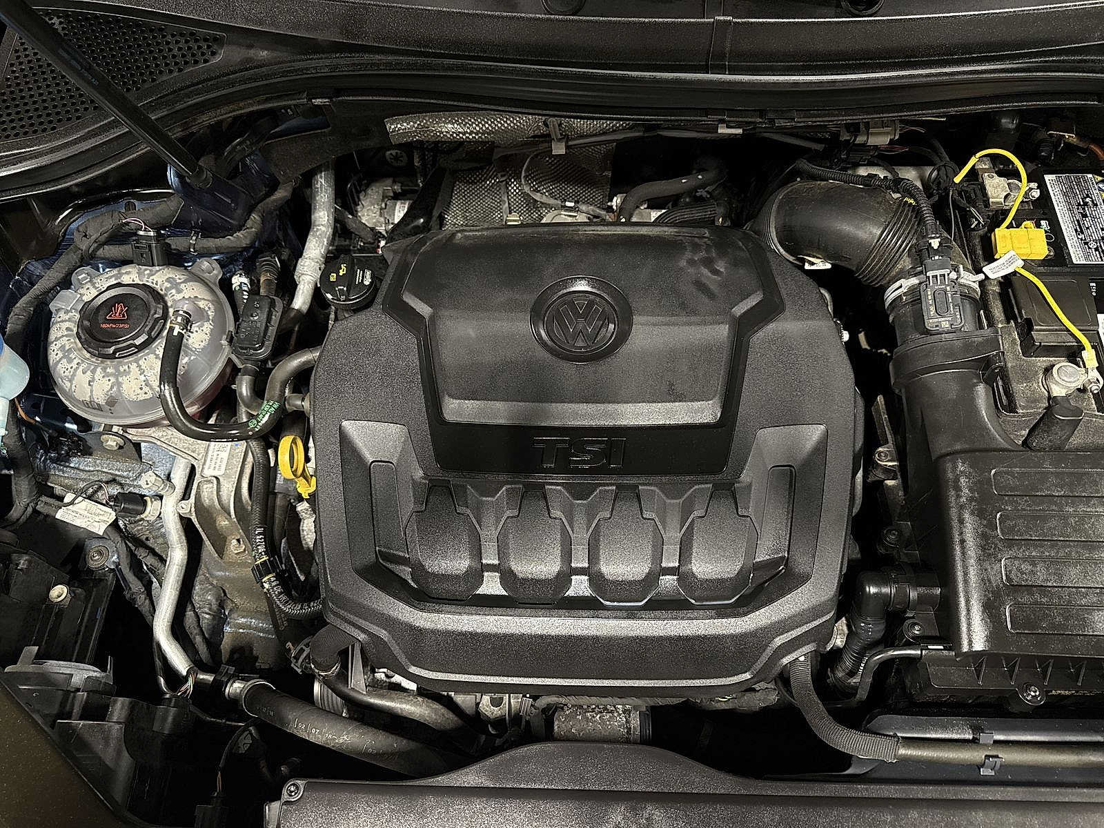 Used 2020 Volkswagen Tiguan SEL AWD/4WD image 12