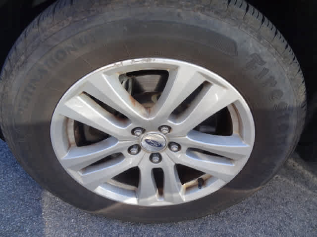Used 2018 Ford Explorer XLT w/ Equipment Group 202A AWD/4WD image 12