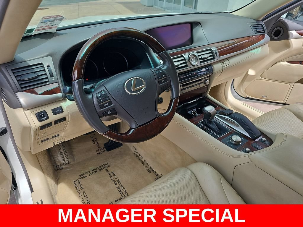 Used 2016 Lexus LS 460 w/ Comfort Package RWD image 16