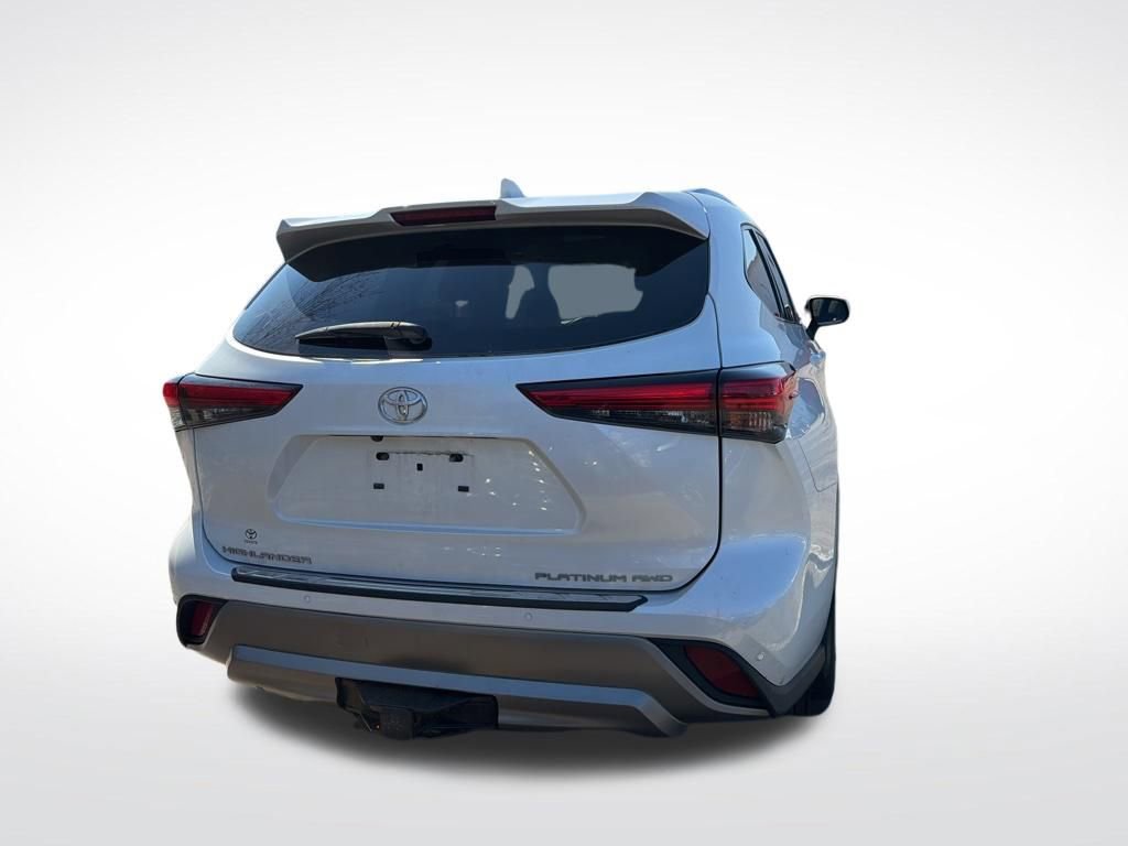 Used 2022 Toyota Highlander Platinum image 4