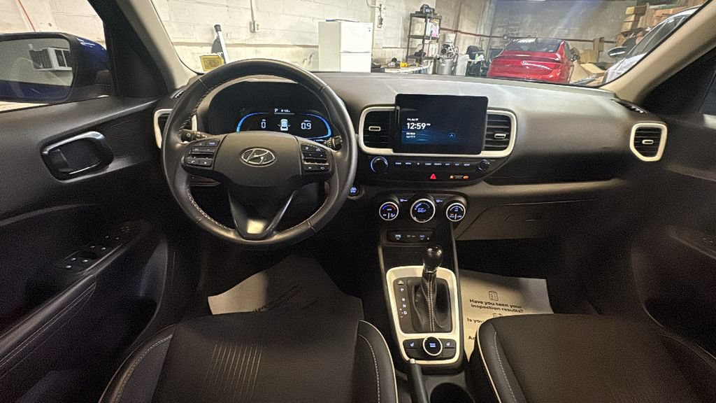 Used 2025 Hyundai Venue Limited FWD image 28