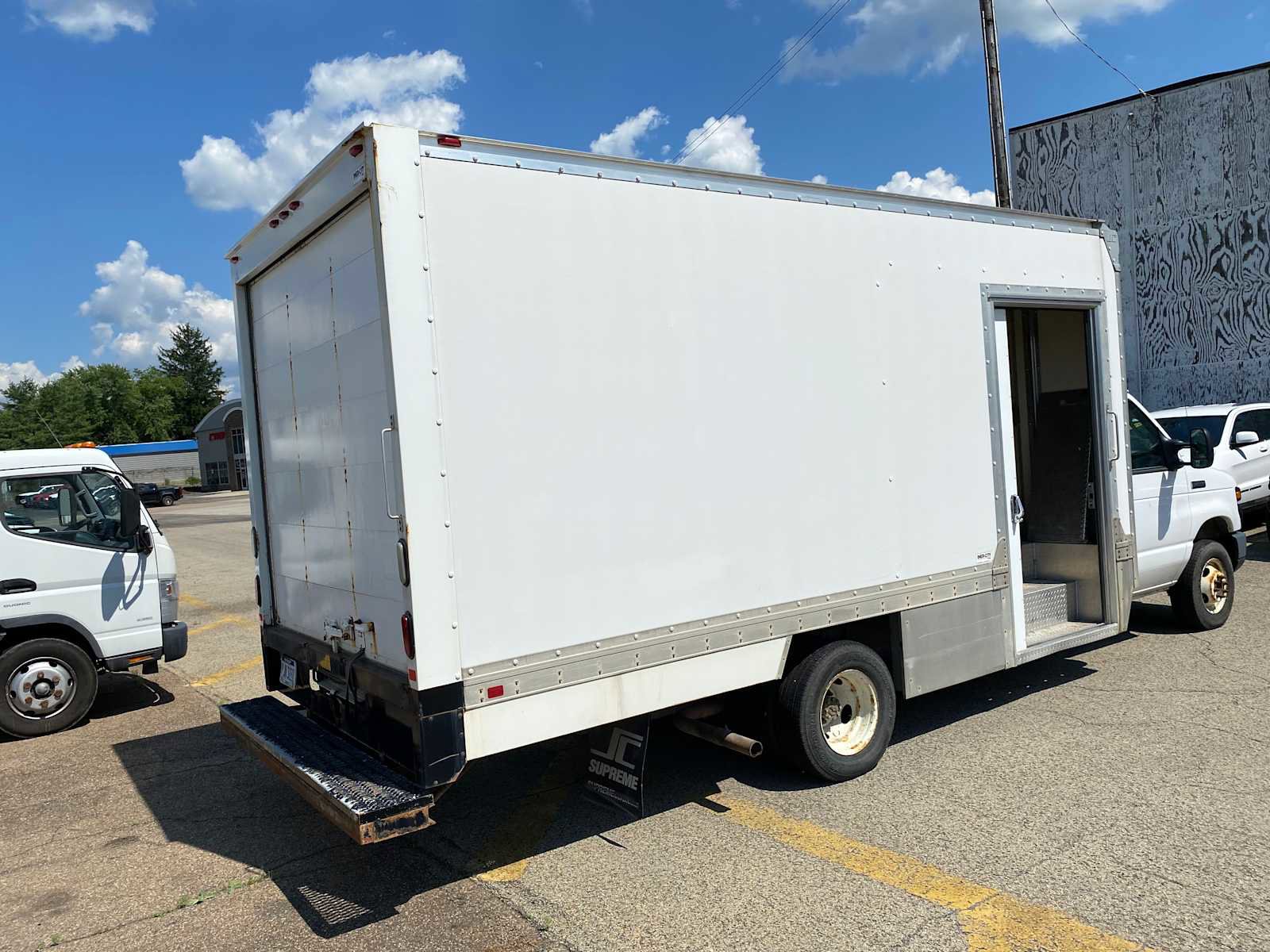 Used 2017 Ford E-450 and Econoline 450 Super Duty RWD image 5