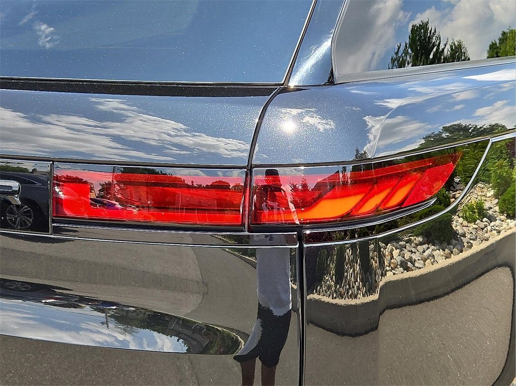 Used 2024 Land Rover Range Rover Sport SE image 11