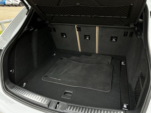Used 2019 Porsche Macan AWD/4WD image 31