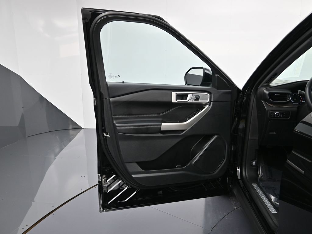 Used 2023 Ford Explorer Limited w/ Equipment Group 301A image 11