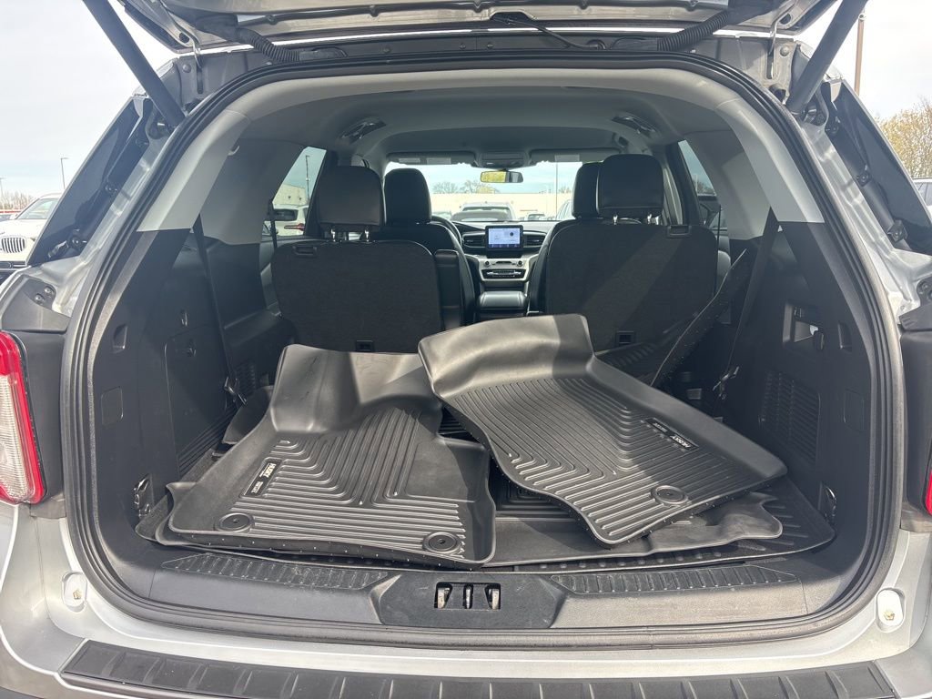 Used 2022 Ford Explorer XLT w/ Equipment Group 202A image 18