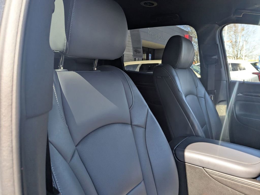 Used 2024 Buick Enclave Premium image 31