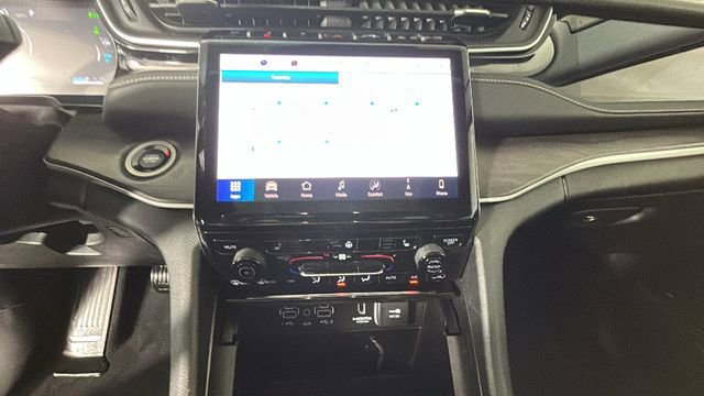 Used 2024 Jeep Grand Cherokee Limited 4xe AWD/4WD image 24