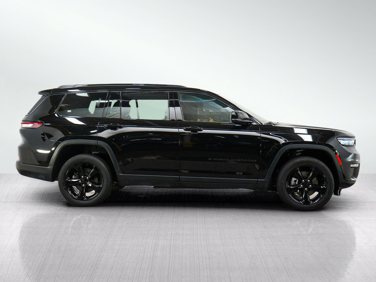 Used 2024 Jeep Grand Cherokee L Limited w/ Black Appearance Package AWD/4WD image 6