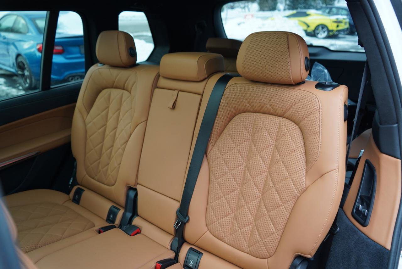 Used 2025 BMW X7 xDrive40i w/ M Sport Package image 54