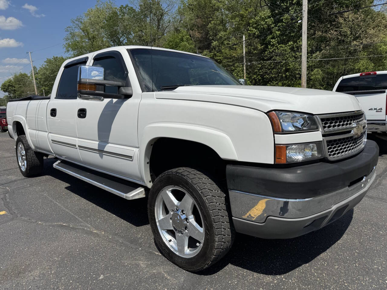 Used 2005 Chevrolet Silverado 2500 LT w/ Skid Plate Package AWD/4WD image 8
