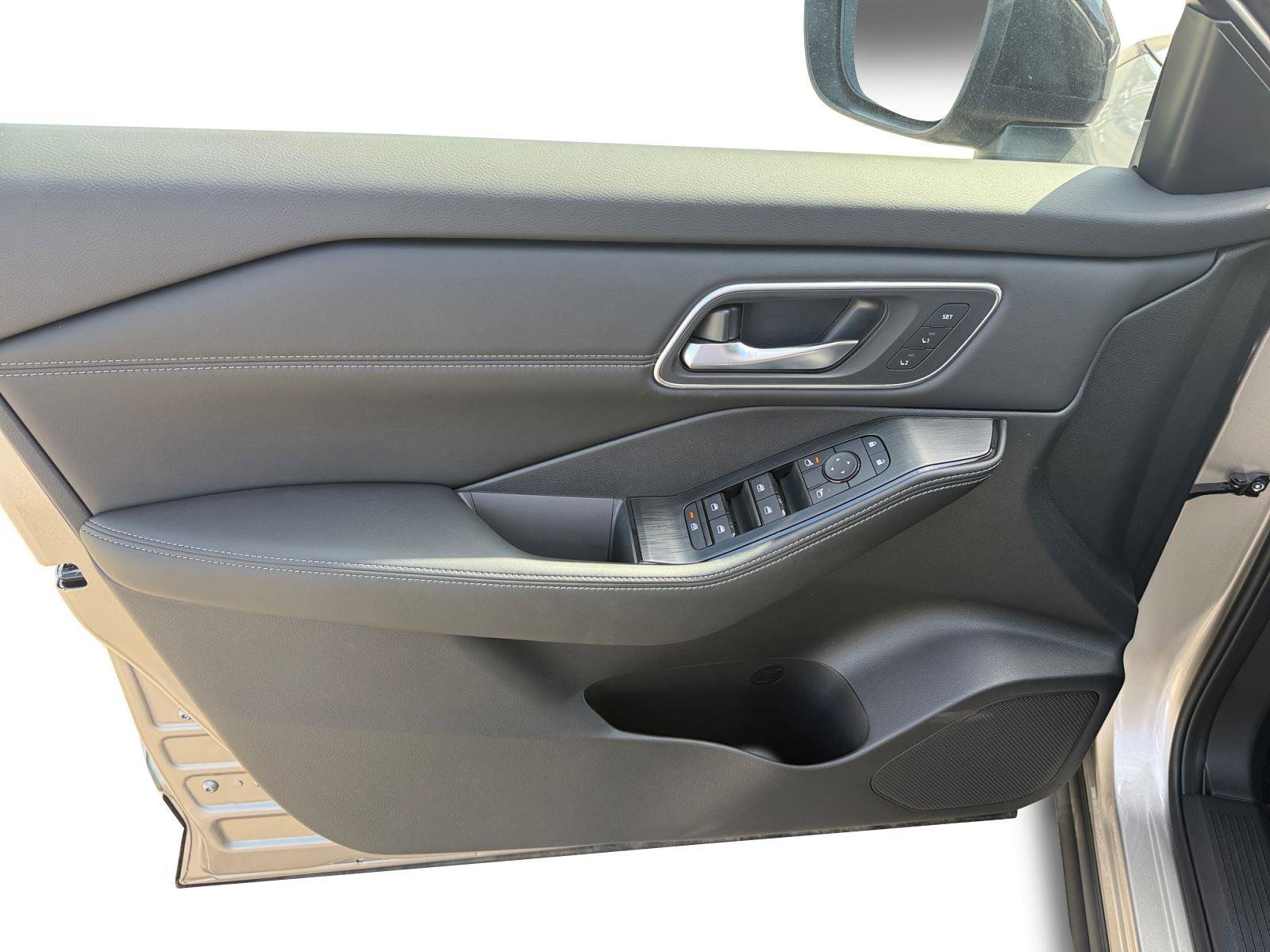 New 2026 Nissan Rogue Platinum AWD/4WD image 9