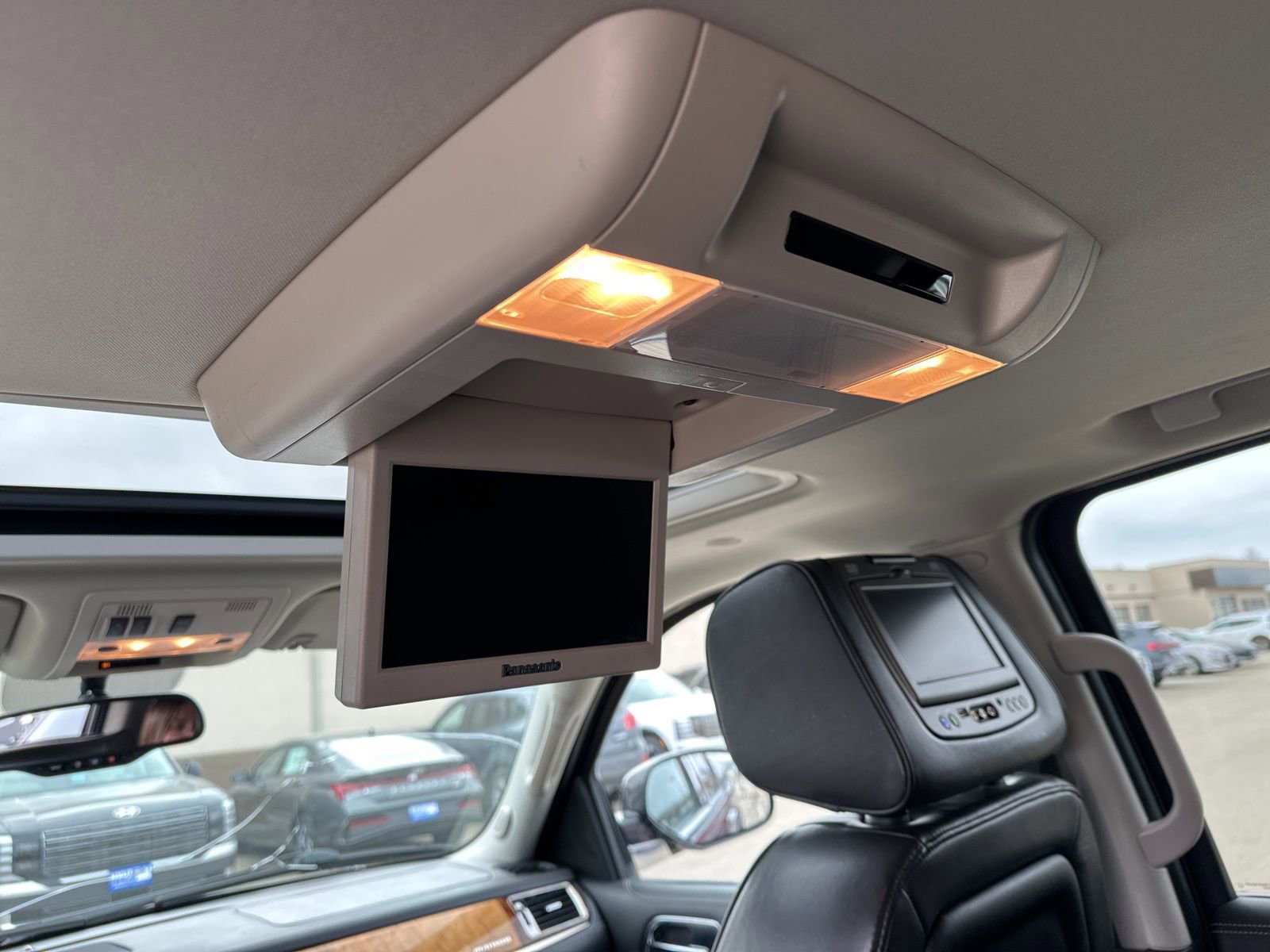 Used 2014 Cadillac Escalade ESV Platinum AWD/4WD image 25