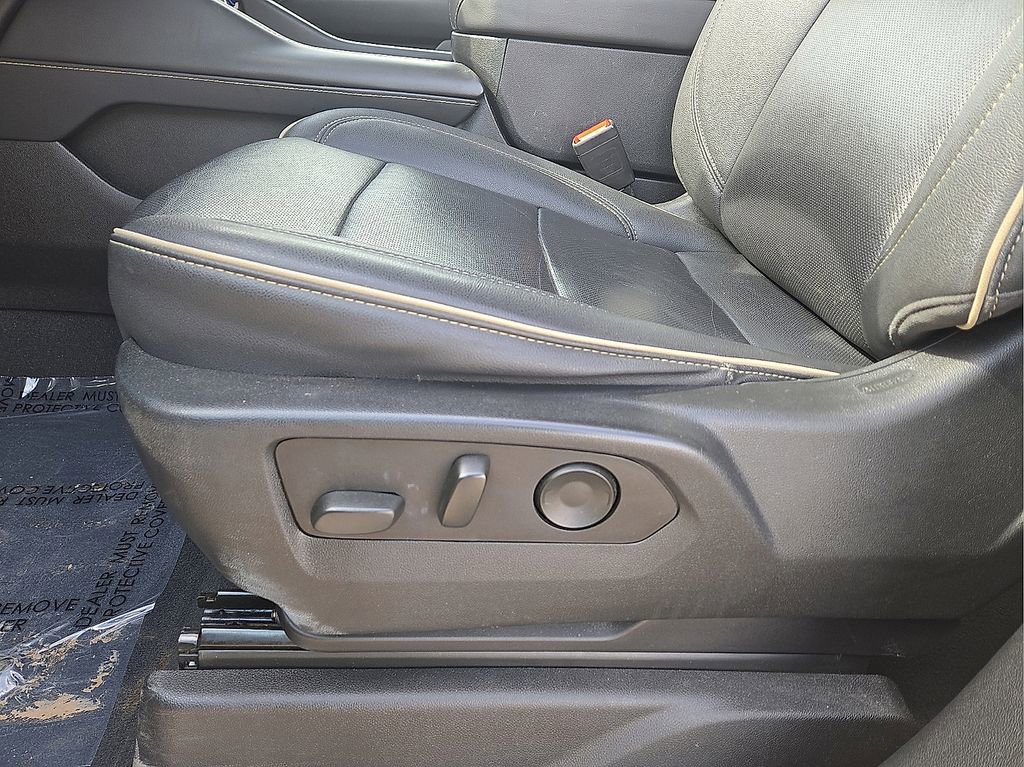 Used 2023 Chevrolet Suburban Premier image 26
