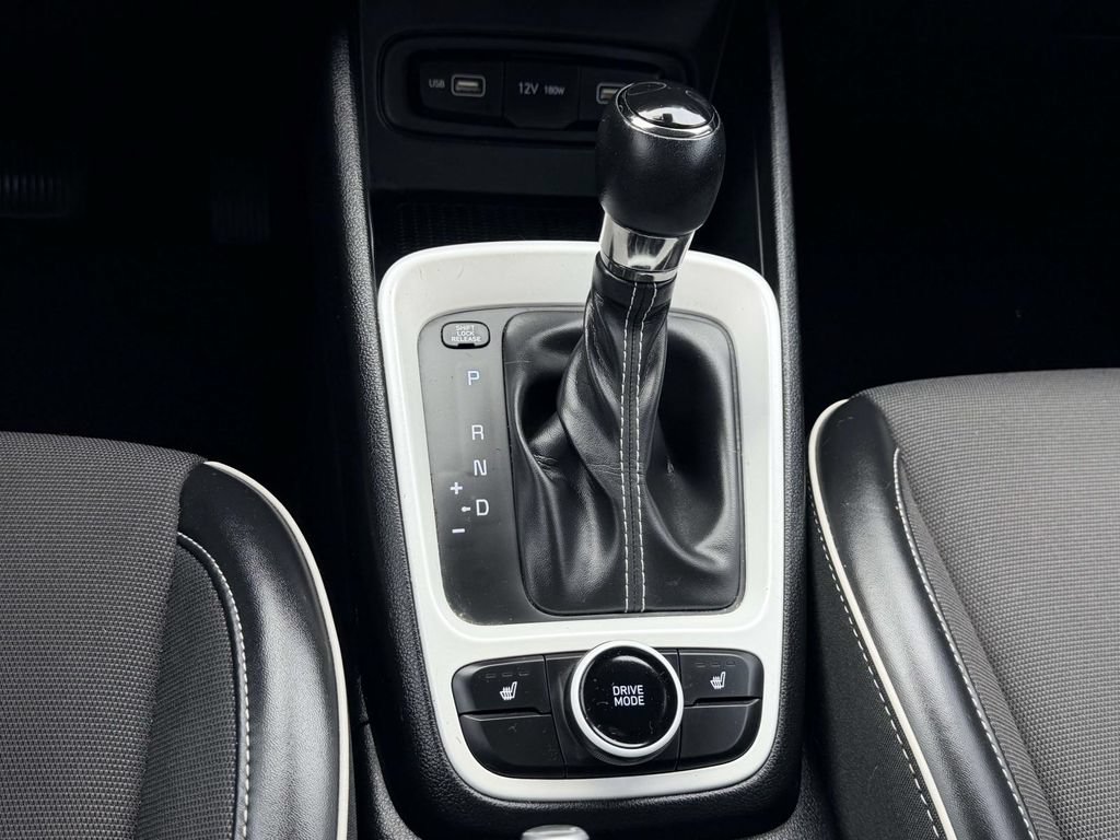 Used 2022 Hyundai Venue Limited w/ Cargo Package FWD image 20