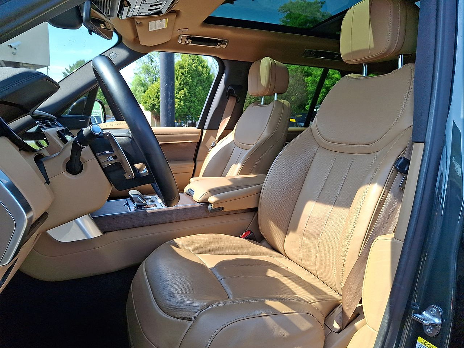 Certified 2023 Land Rover Range Rover SE AWD/4WD image 17