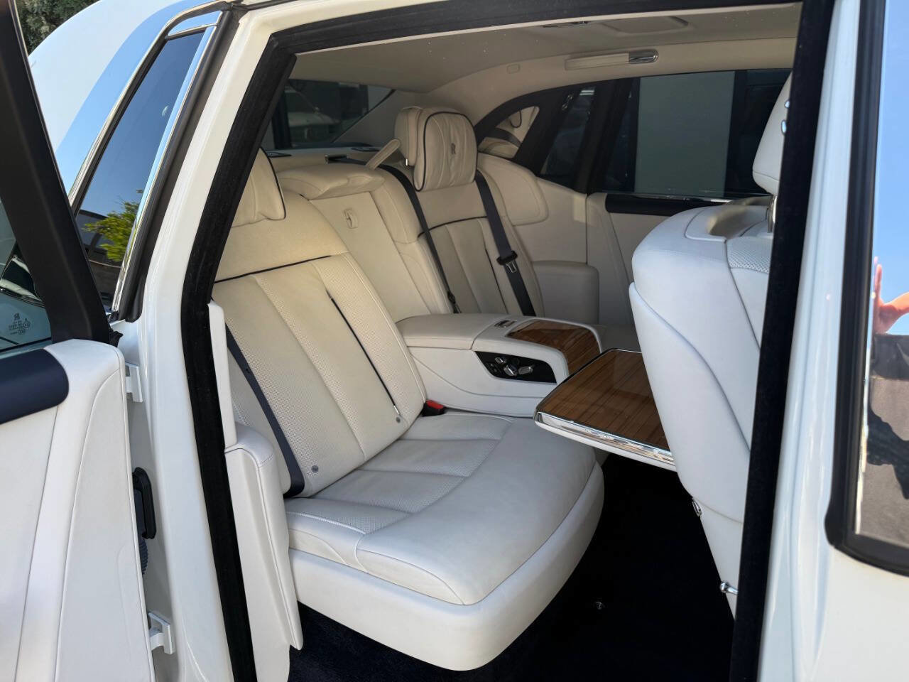 Used 2018 Rolls-Royce Phantom Sedan image 30